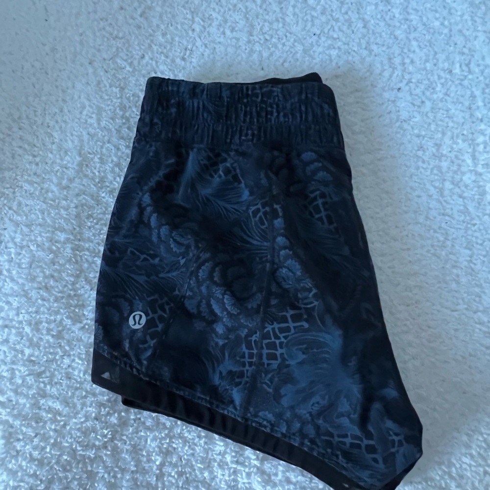 Lululemon Size 4 shorts